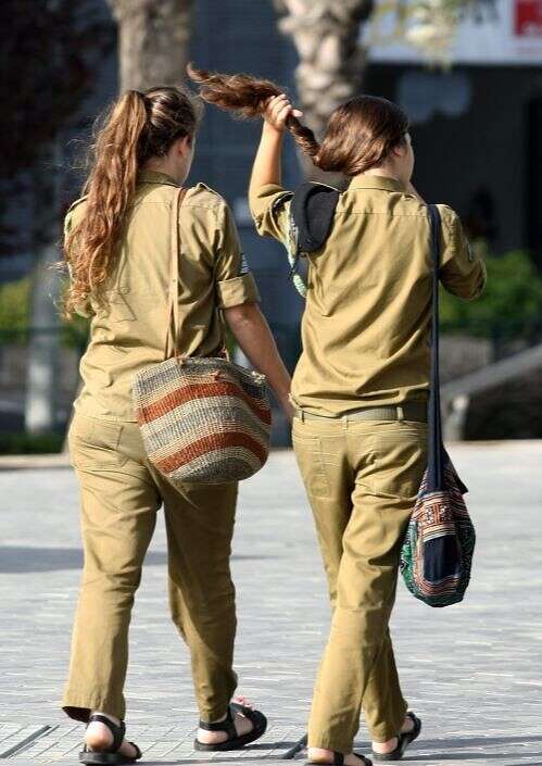 חיילות, אילוסטרציה // צילום: עמי שומן